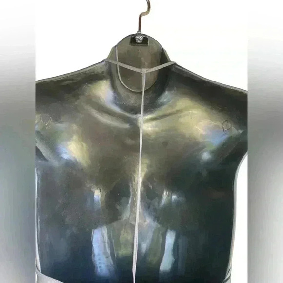 ASTR THE Label women’s charcoal gray backless satin top sz small NWT - Picture 2 of 7